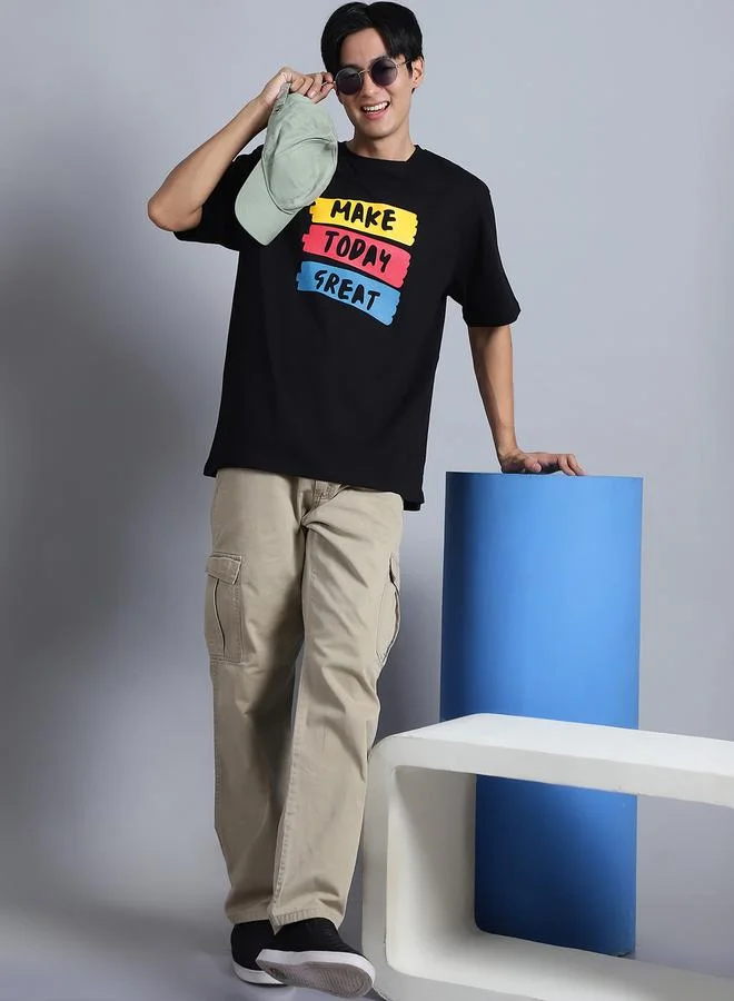 تايك تو تيشيرت رجالي أسود مطبوع برسومات كبيرة من دور