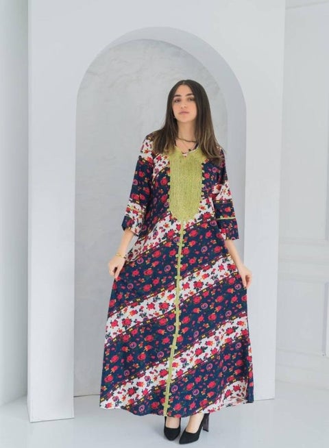 A floral robe made of comfortable and soft material on the skin. Multiple sizes to suit many different tastes and groups.