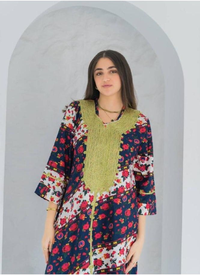 Generic - A floral robe made of comfortable and soft material on the skin. Multiple sizes to suit many different tastes and groups. - Image 1