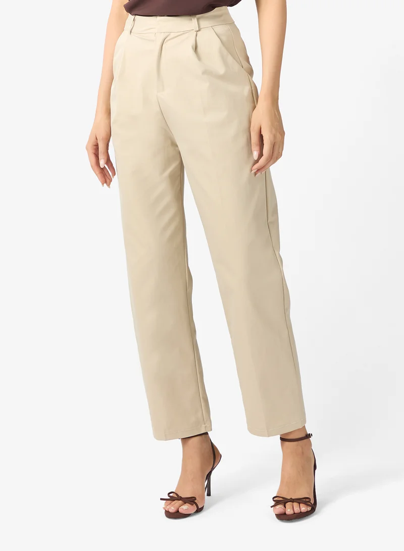 ايلا بنطلون بقصة مستقيمة