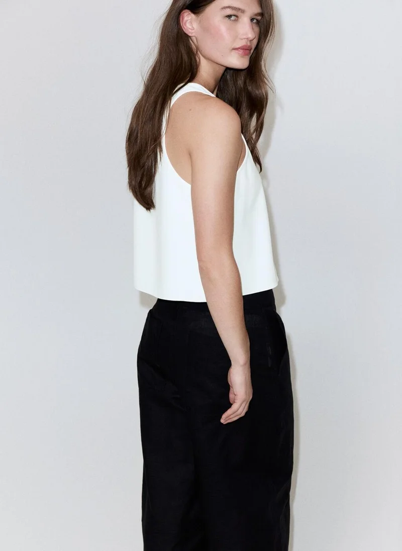 مانجو Crop Top With Round Neckline