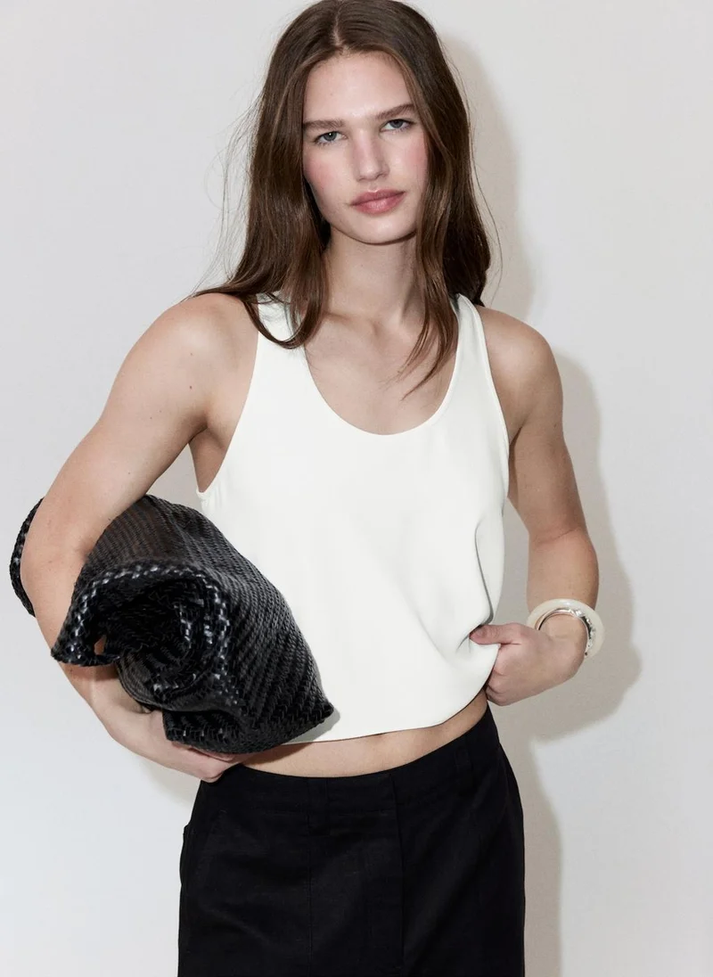 مانجو Crop Top With Round Neckline