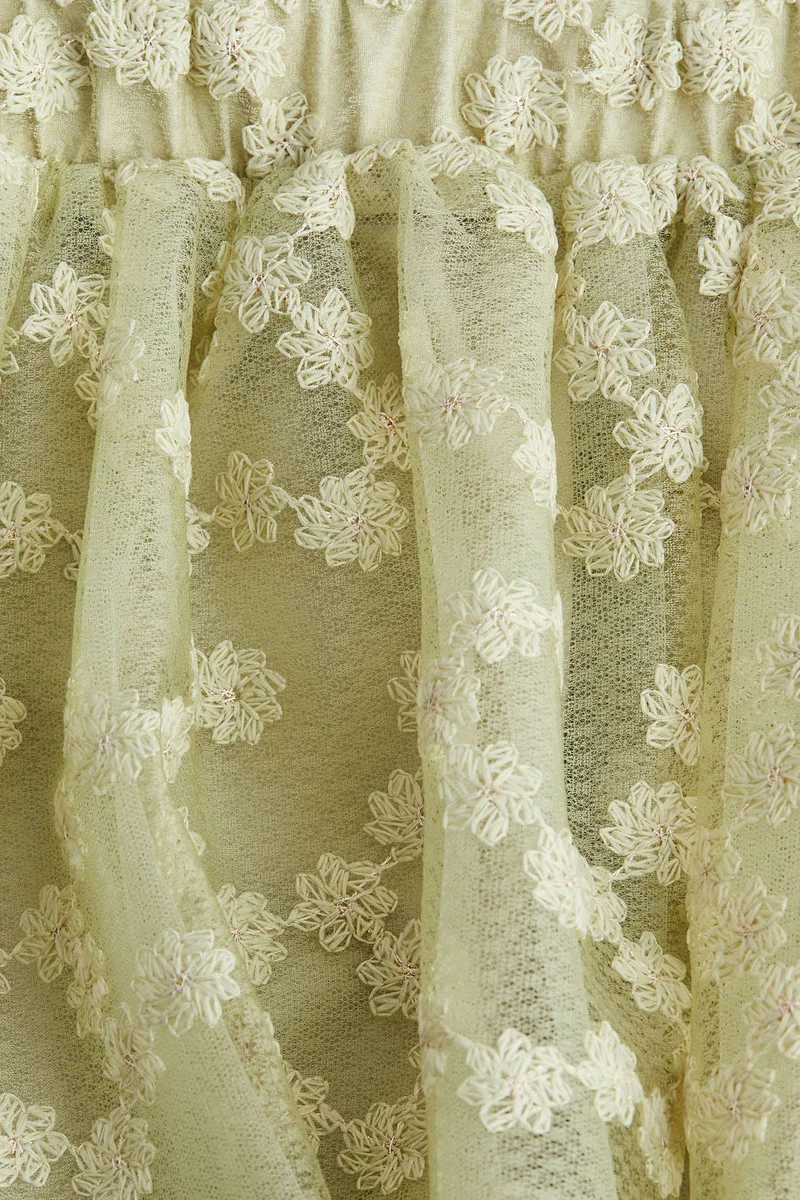 اتش اند ام تنورة من التول بتصميم منفوخ