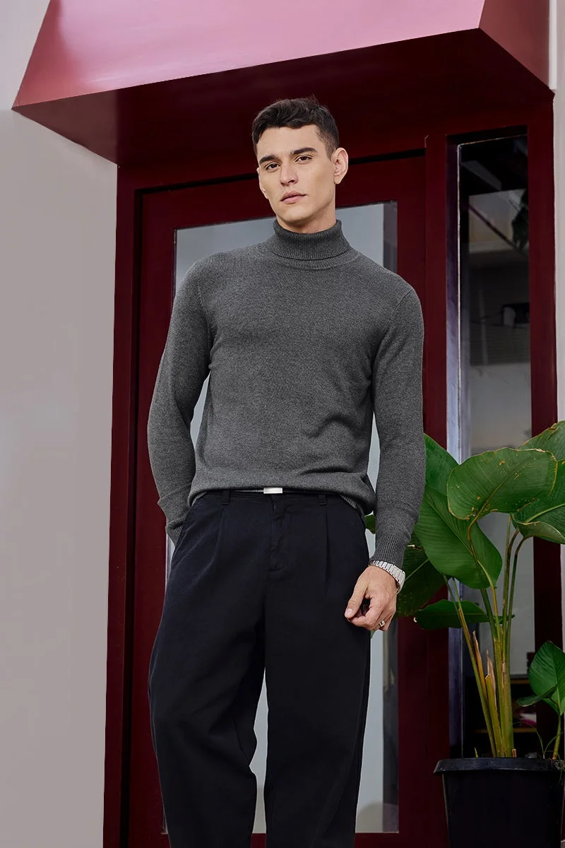 سنيتش كنزة بياقة عالية بلون رمادي فحمي من كور لاب