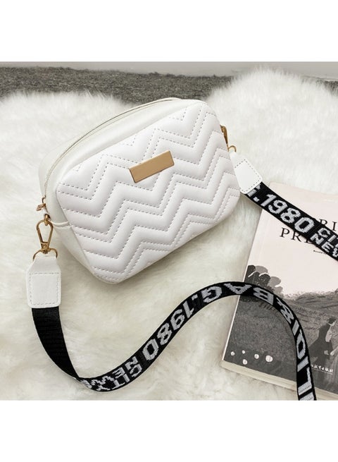 حقيبة كتف أنيقة بلون واحد مع حزام قابل للتعديل، حقيبة كروس بودي للنساء، حقيبة منسوجة من جلد البولي يوريثان، حقيبة يد نسائية مصممة (أبيض)