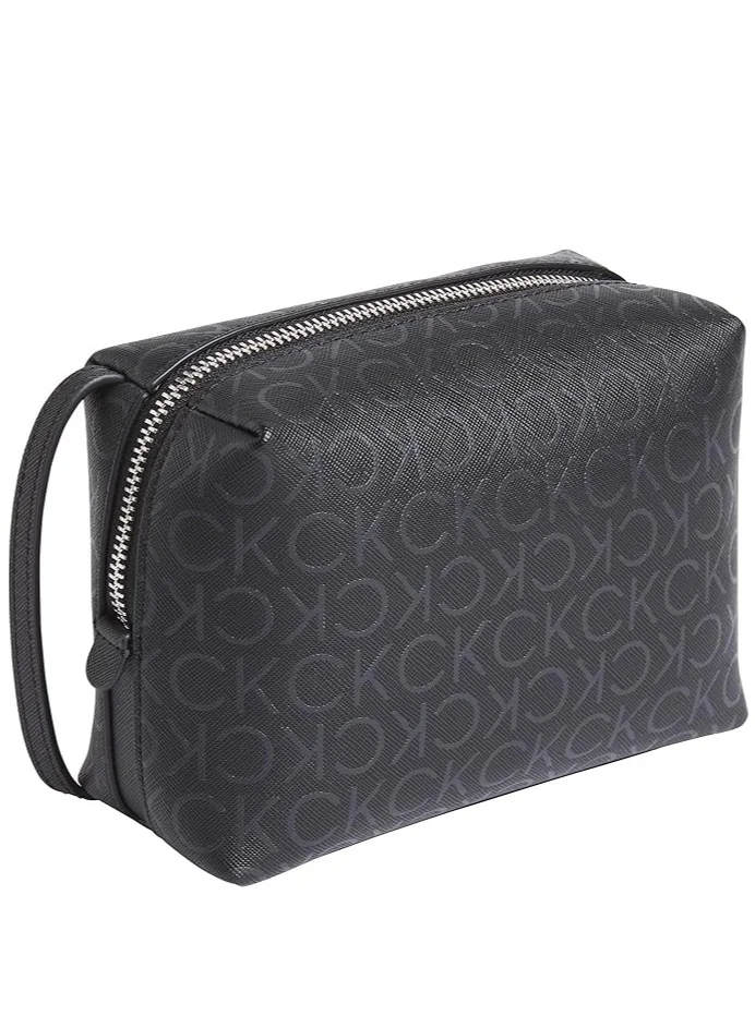 كالفن كلاين حقيبة كروس بودي صغيرة بشعار CK Minibag للنساء من MUST