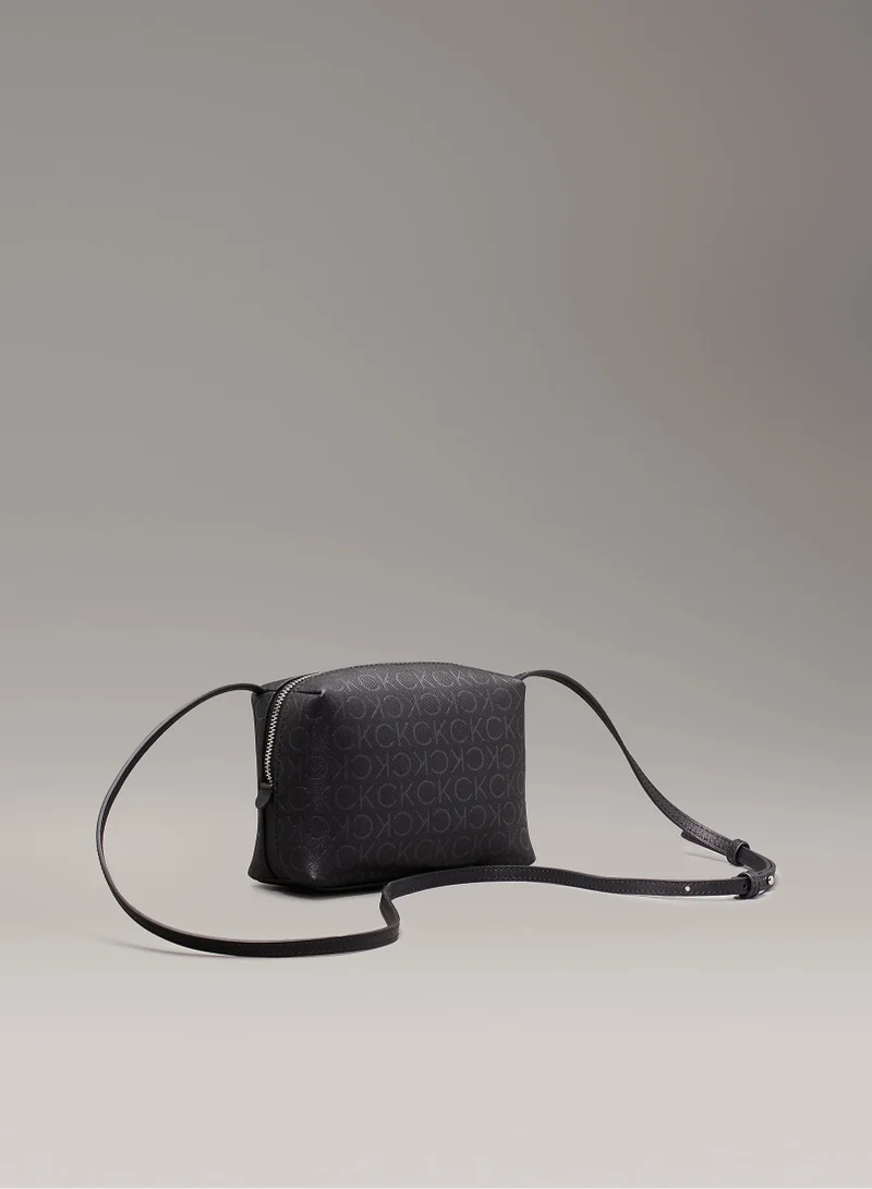 كالفن كلاين حقيبة كروس بودي صغيرة بشعار CK Minibag للنساء من MUST