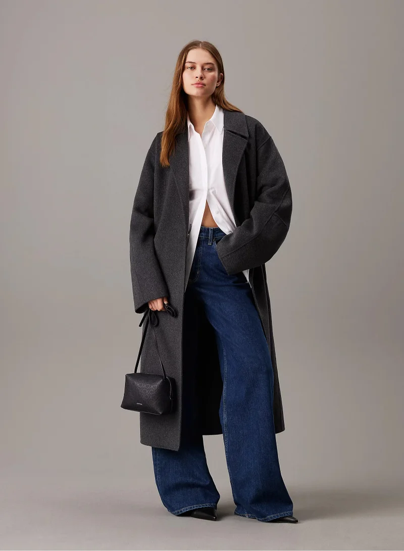 كالفن كلاين حقيبة كروس بودي صغيرة بشعار CK Minibag للنساء من MUST