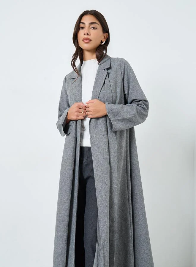 أميرة عباية مفتوحة من الامام بياقة بشق