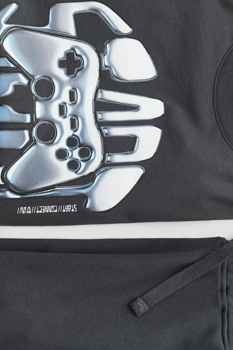 اتش اند ام 2-piece T-shirt and sweatshorts set