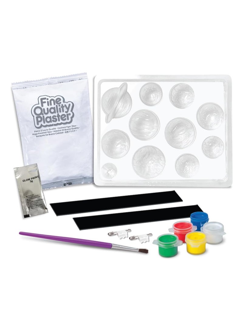 4m طقم 4M لصنع الطين ونظام الشمس – اصنع مغناطيس وكروت كواكب تتلألأ في الظلام مع قوالب الجبس – حرفة STEM للأطفال من عمر 5 سنوات فما فوق – يتضمن الألوان، القوالب، المغناطيس، الدبابيس والفرشاة | 00-04793 - Image 5