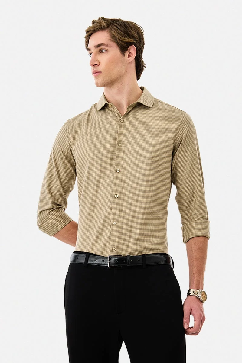 سنيتش قميص فاخر بنقوش مربعات دقيقة بقصة ضيقة