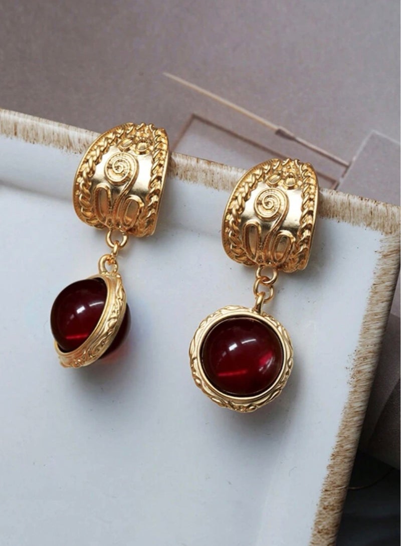 دانجل تشارمز حلق اذن نسائي مطلي باللون الذهبي بتصميم فاخر وأنيق - Image 1