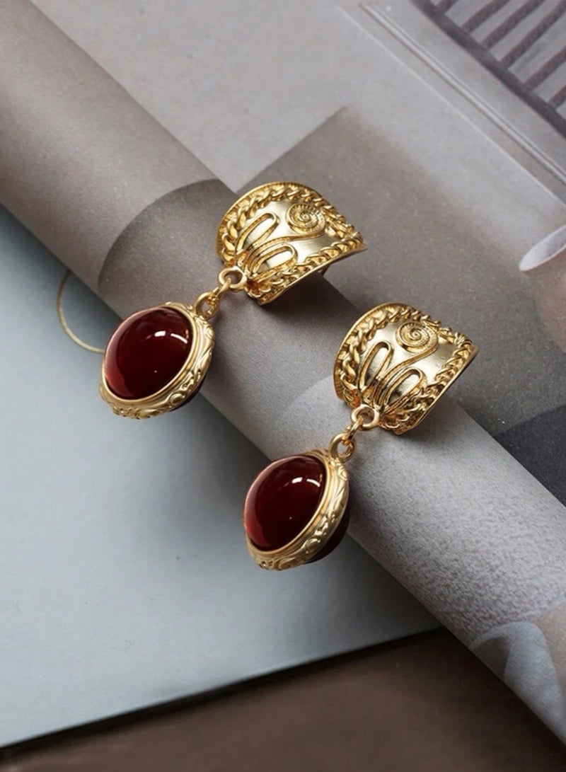 دانجل تشارمز حلق اذن نسائي مطلي باللون الذهبي بتصميم فاخر وأنيق - Image 2