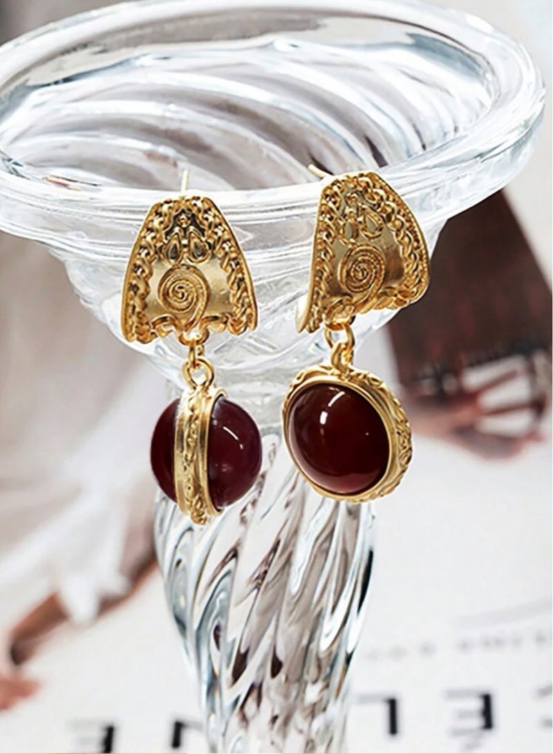 دانجل تشارمز حلق اذن نسائي مطلي باللون الذهبي بتصميم فاخر وأنيق - Image 4