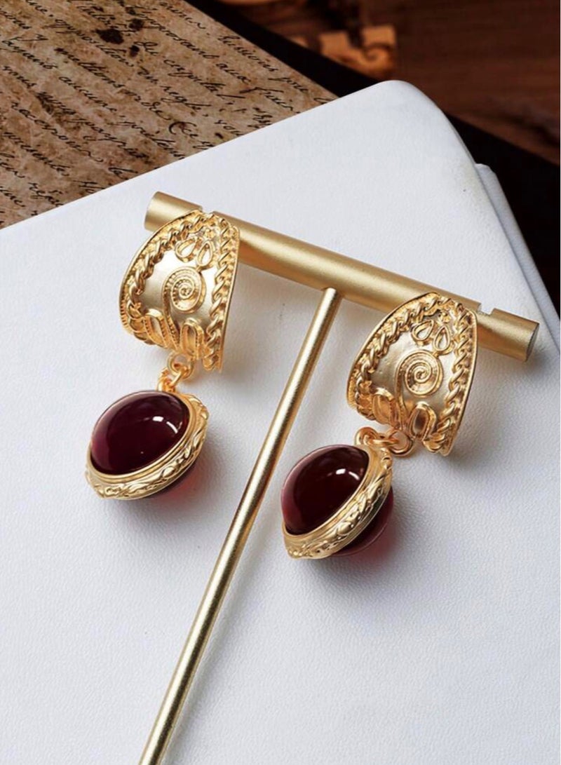 دانجل تشارمز حلق اذن نسائي مطلي باللون الذهبي بتصميم فاخر وأنيق - Image 5