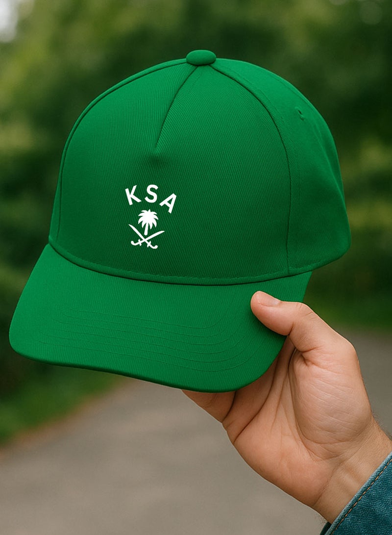 لوحة كاب مصنوع من القطن بتصميم لمناسبة اليوم الوطني السعودي وللتعبير عن حب الوطن في كل وقت - Image 3