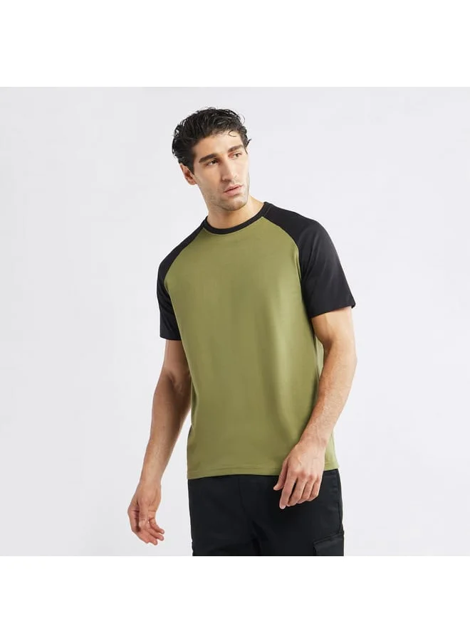 FAV Colourblock T-shirt with Crew Neck and Raglan Sleeves