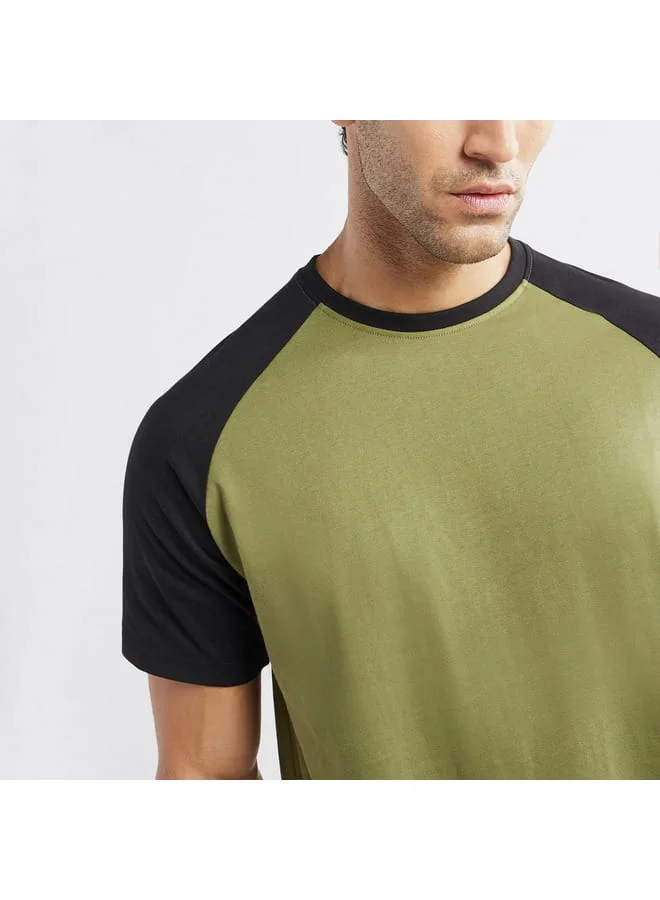 Splash FAV Colourblock T-shirt with Crew Neck and Raglan Sleeves