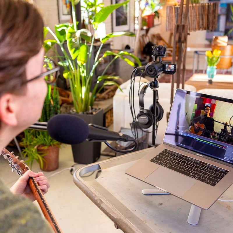 ZOOM مسجل الفيديو المحمول Zoom Q8n-4k، فيديو بدقة 4k UHD، ميكروفونات ستيريو بالإضافة إلى مدخلين XLR، أربعة مسارات لتسجيل الصوت، كاميرا ويب، لتسجيل وبث الموسيقى، البودكاست، والمزيد - Image 4