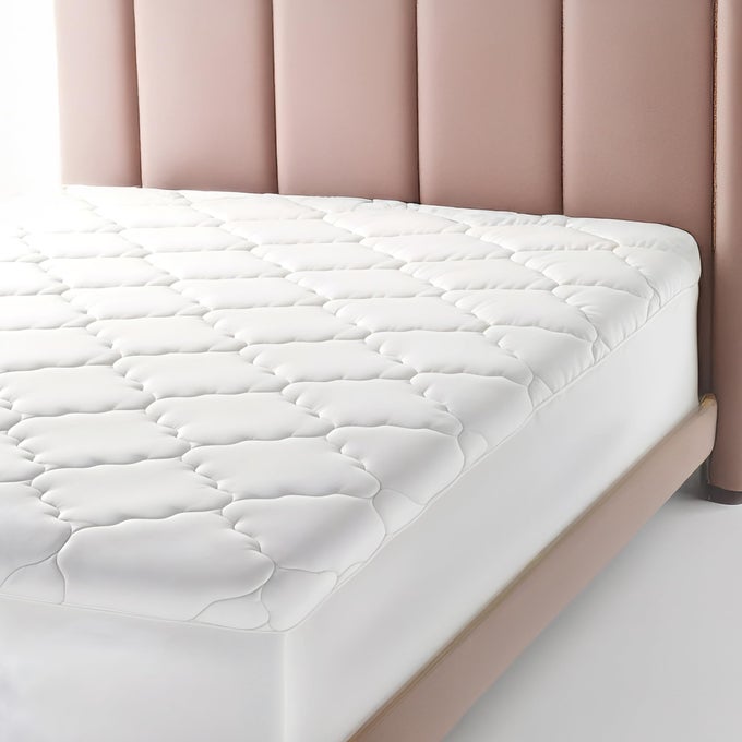 FITTED MATTRESS PAD KING SIZE 78 X 80 MATTRESS PAD SOFT AND COMFORTABLE FITTED MATTRESS PROTECTOR MATTRESS COVER STRETCHES 15 TO 18 INCHES DEEP EASY TO WASH