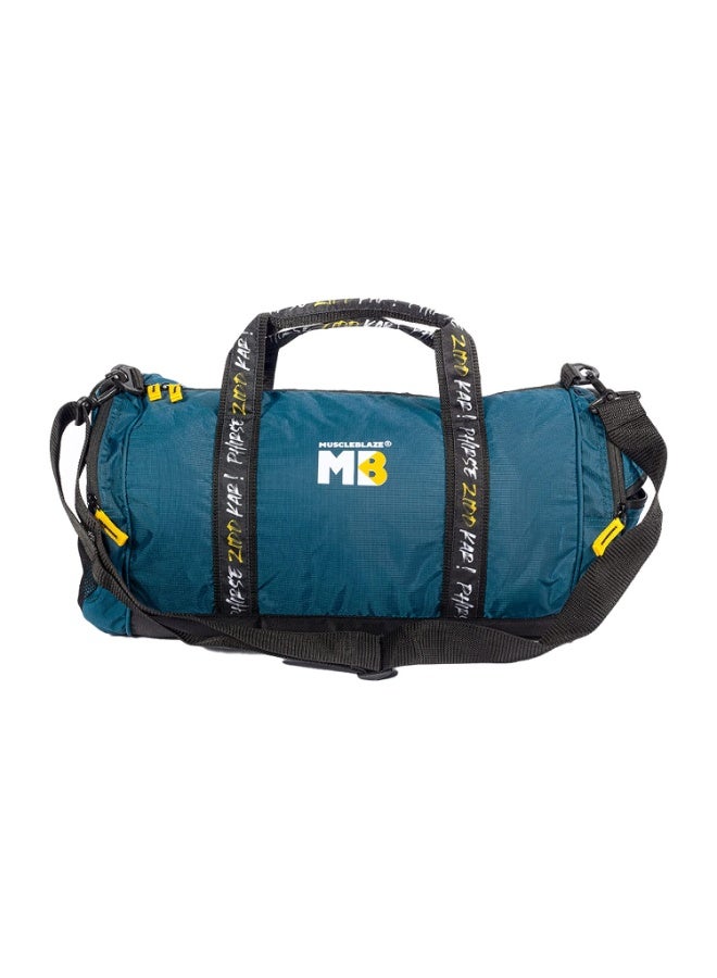 مسل بلايز حقيبة جيم MuscleBlaze (Phirse Zidd Kar)، حقيبة رياضية (Duffle Bag) للرجال والنساء، لون أزرق، سعة 30 لترًا - Image 1
