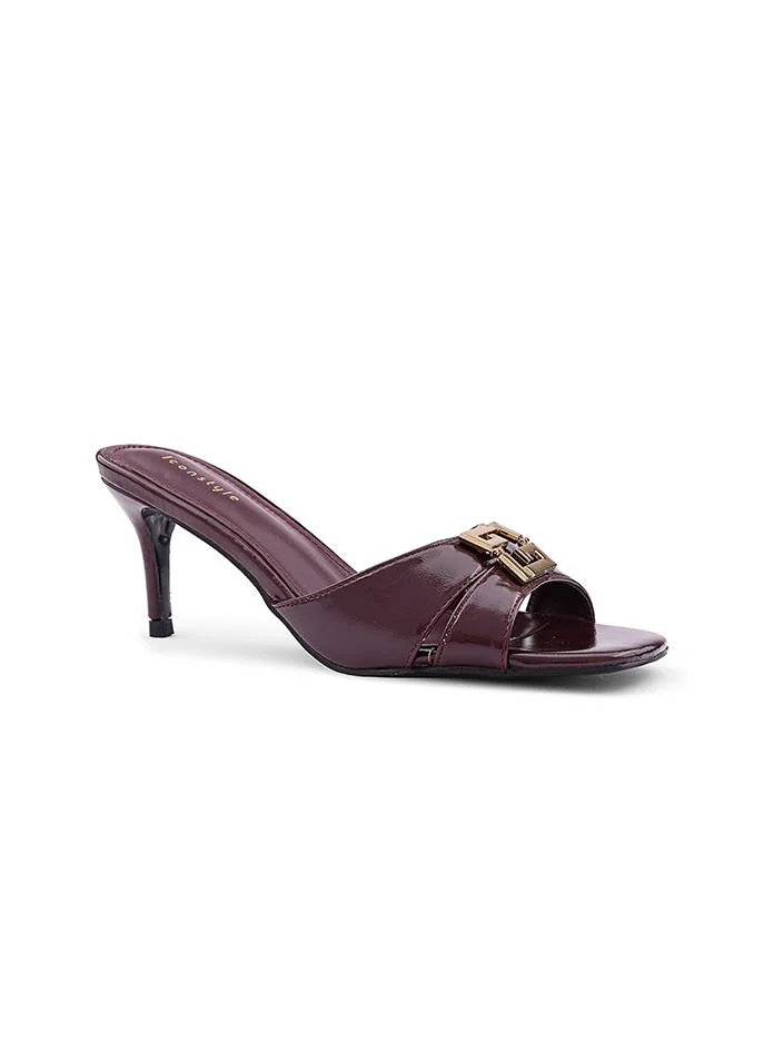 أيقون Luxurious satin heel slipper with refined silhouette.