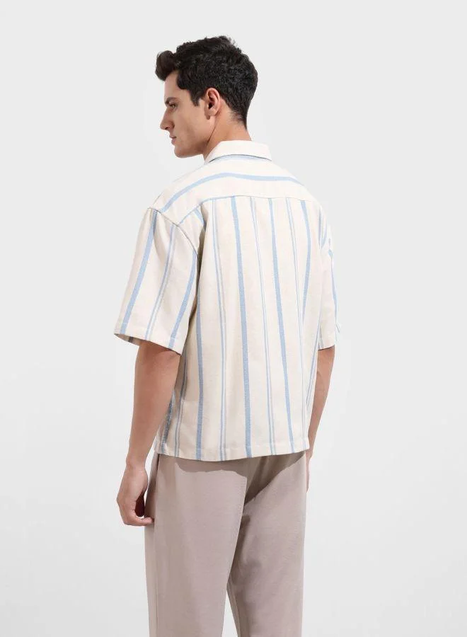 The Indian Garage Co Men Boxy Fit Textured Cutaway Collar Half Sleeves Shirt