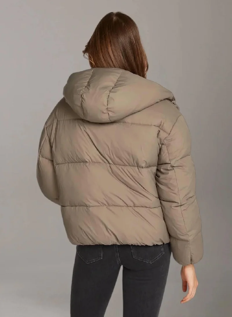 كالفن كلاين جينز جاكيت منفوخ قصير ومبطن