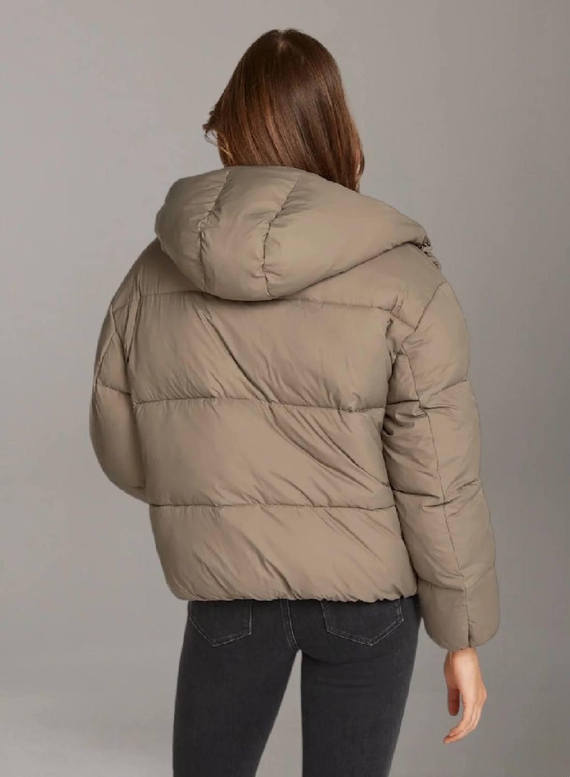 كالفن كلاين جينز جاكيت منفوخ قصير ومبطن - Image 2