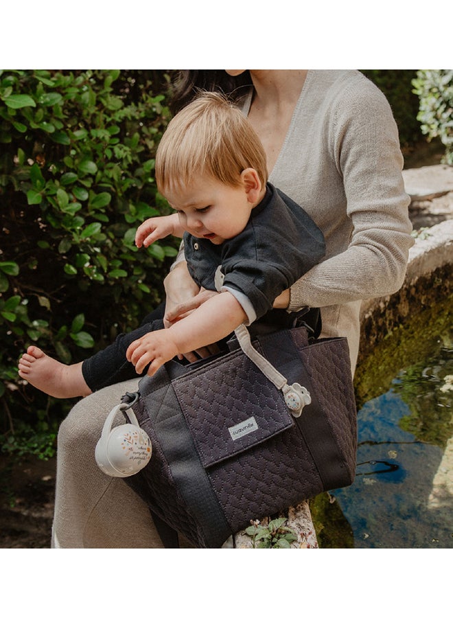 SUAVINEX طقم هدايا ترحيب بالطفل مكون من 5 قطع للمواليد الجدد، زجاجات رضاعة، مصاصة، حامل مصاصة وموزع حليب بودرة - وردي - Image 4