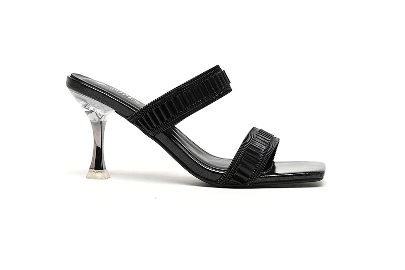Cuple High heeled sandals with textured dual straps