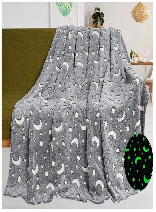 زيسكوير بطانية مضيئة في الظلام للأطفال والكبار - بطانية صوف فائقة النعومة بتصميم نجوم وقمر، بطانية مضيئة دافئة من القطيفة للسرير والأريكة والسفر والقيلولة وديكور غرفة النوم - هدية مثالية لأعياد الميلاد والعطلات للفتيات والأولاد والمراهقين - Image 5