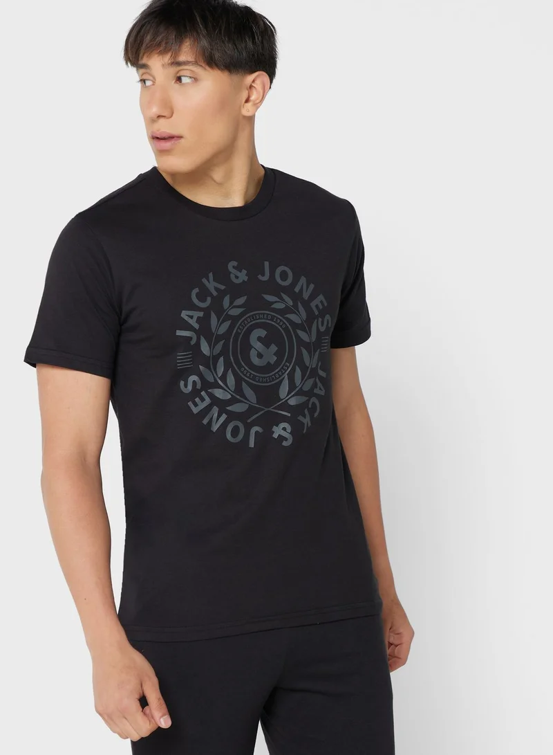 جاك اند جونز طقم بنطال وتيشيرت