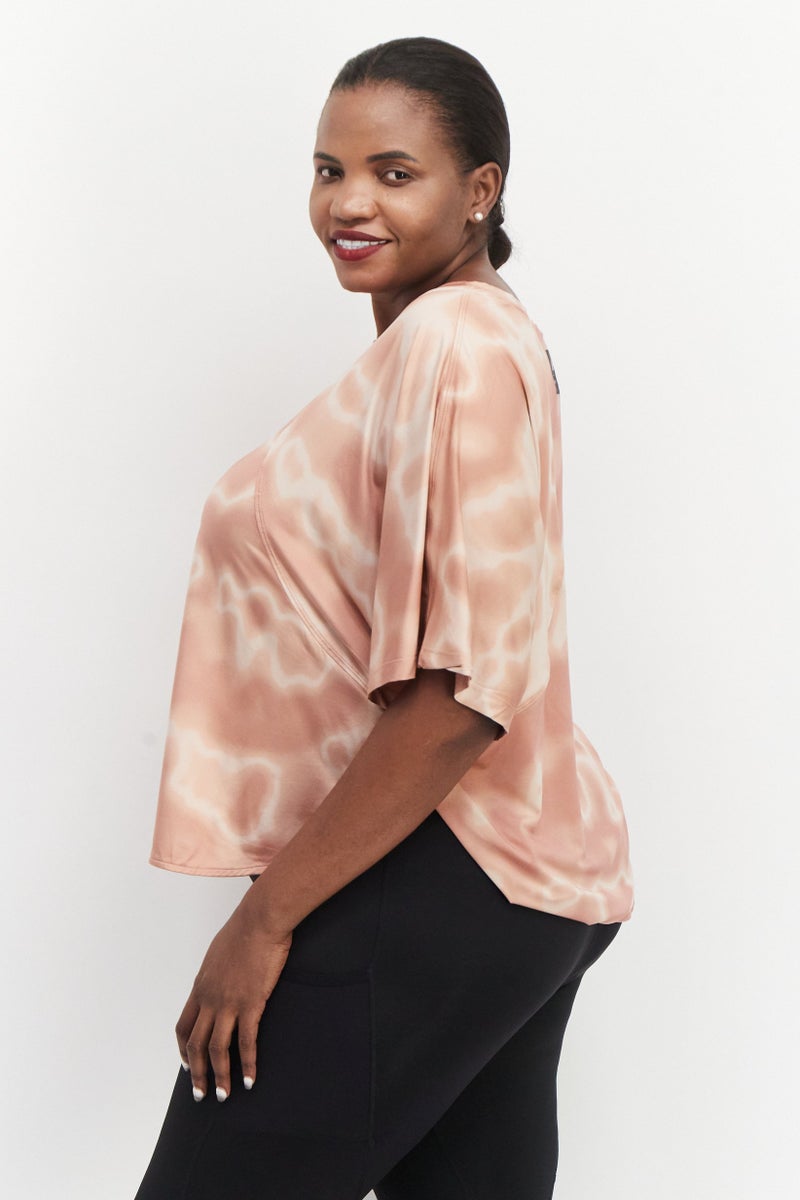 Adidas تي شيرت نسائي بلس سايز بأكمام قصيرة وياقة قارب، خوخي داكن - Image 2