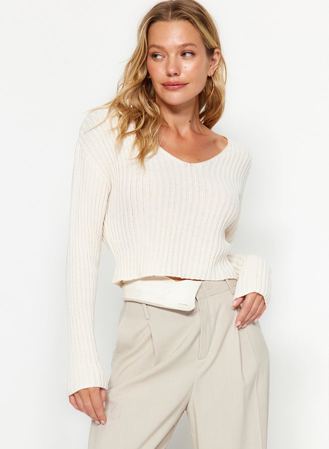 trendyol Ecru Crop Basic V-Neck Knitwear Sweater TWOAW24KZ01214 - Image 3