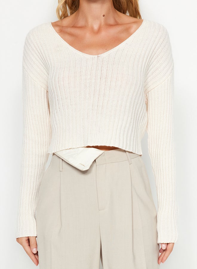 trendyol Ecru Crop Basic V-Neck Knitwear Sweater TWOAW24KZ01214 - Image 4