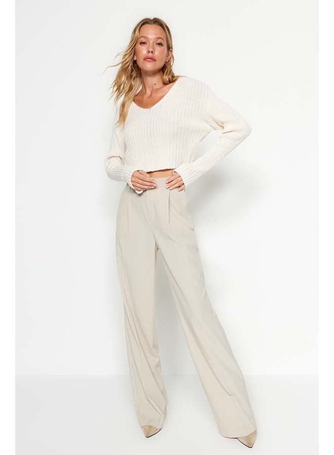 trendyol Ecru Crop Basic V-Neck Knitwear Sweater TWOAW24KZ01214 - Image 2