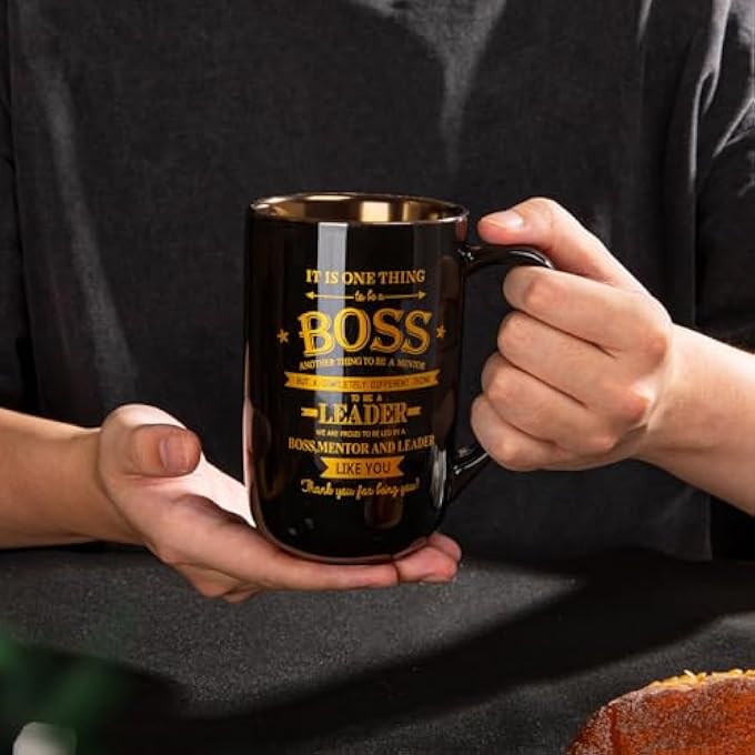 ALBISS هدايا مضحكة لرئيسك في العمل، أفضل كوب فاخر لعيد الميلاد، شكرًا وتقديرًا، هدية بابا نويل السرية لقائد المدير، عيد ميلاد وداع، كوب قهوة كبير من السيراميك الأسود سعة 18 أونصة معبأ في صندوق - Image 5