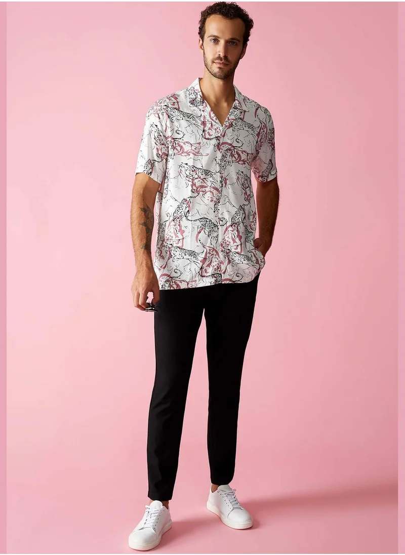 ديفاكتو Man Modern Fit Resort Neck Woven Short Sleeve Shirt