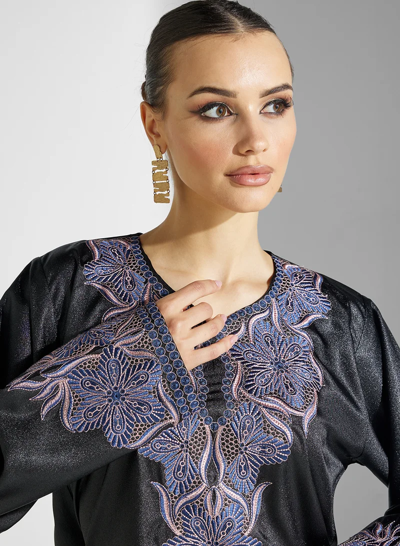 hayas closet Embroidered Jalabiya