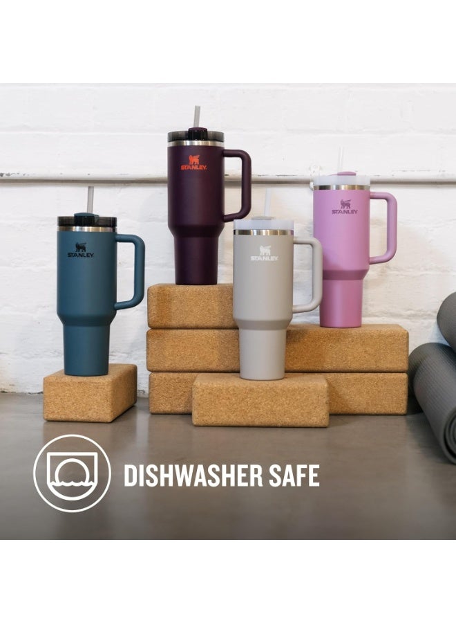 ستانلي كوب كوينشر بتقنية فلو ستيت وبتصميم معزول بتفريغ الهواء مصنوع من الستانلس ستيل مع غطاء وماصة مناسب لشرب المياه والشاي المثلج والقهوة والعصائر من ستانلي - Image 3