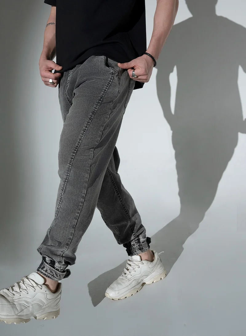 هوبرهولمي Men’s Relaxed Fit Mid-Rise Stretchable Jeans in Black with Clean Look