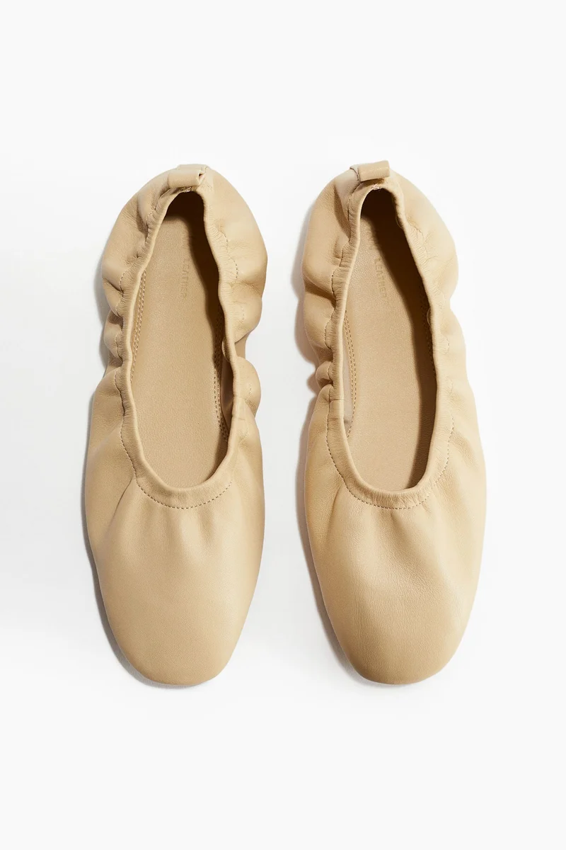 اتش اند ام حذاء باليه بكعب مسطح من الجلد