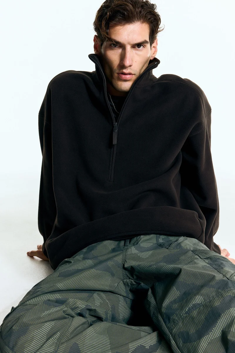 اتش اند ام بلوزة رياضية من الفليس