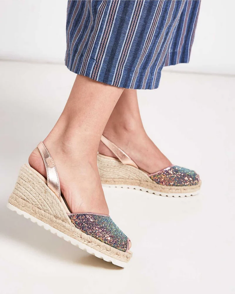 كاستل مينوركا رفريدامونتدادا