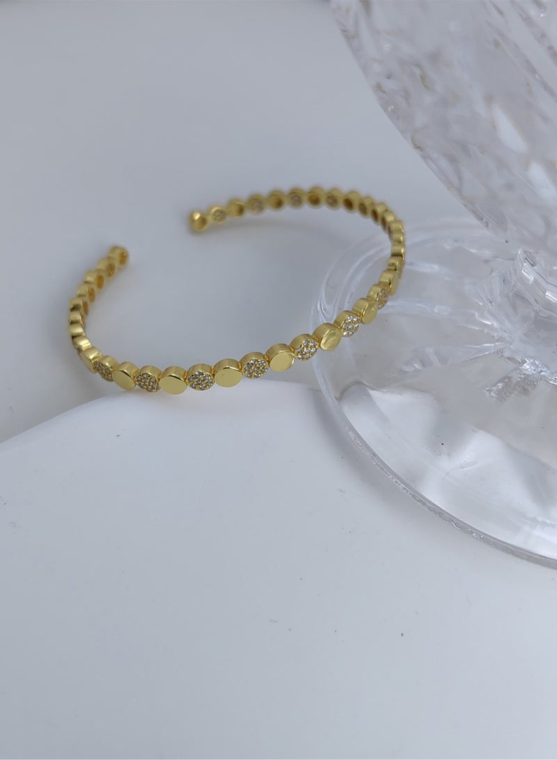 A 925 sterling silver plated gold bracelet with a standing zirconia inlaid, with a gift box for a date gift, versatile any girl.  - Image 3