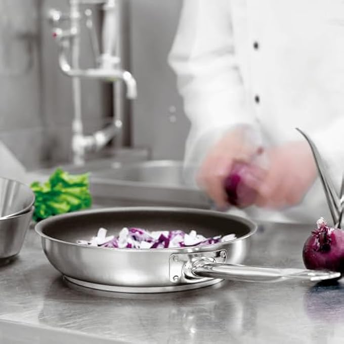 Paderno Splayed Stainless Steel 2 78 Quart Saut Pan - Image 2