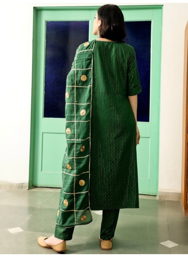 أيه كيه إس طقم كورتا وبنطلون دوباتا مزين باللون الأخضر بقصة مستقيمة من عليا - Image 4