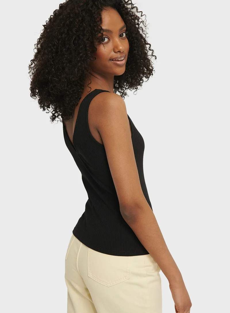 NA-KD V-Neck Ribbed Top